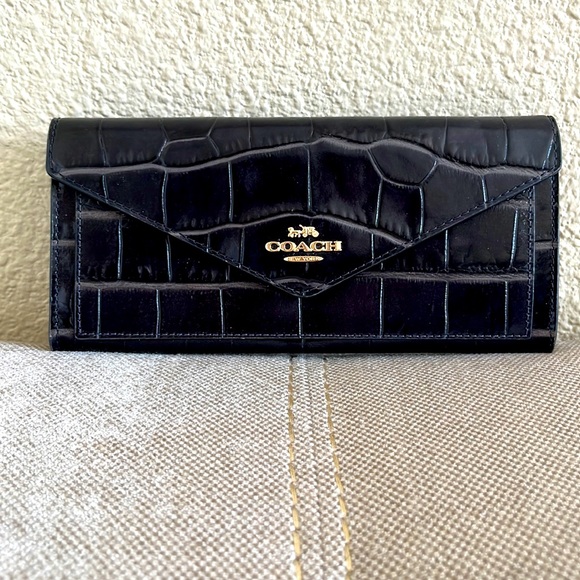 Coach Large Wyn Wallet / Navy Embossed Crocodile - Picture 1 of 7